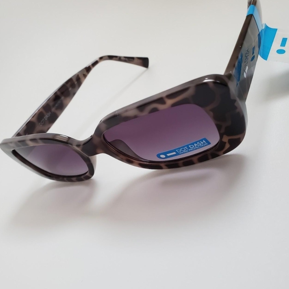NWT Dot Dash Tortoise Print Sunglasses